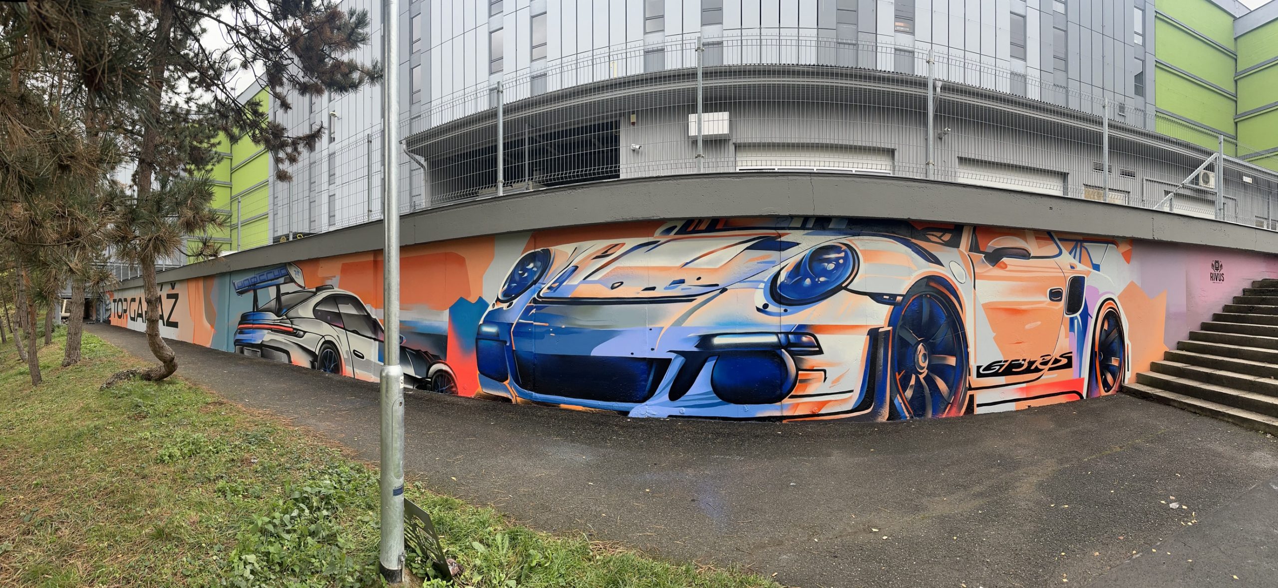 Top Garaz, mural, Praha, Rivus, Porsche, Zakazkova malba, panorama